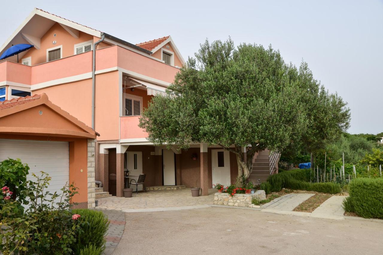 Apartment Olive Jovici  Екстер'єр фото